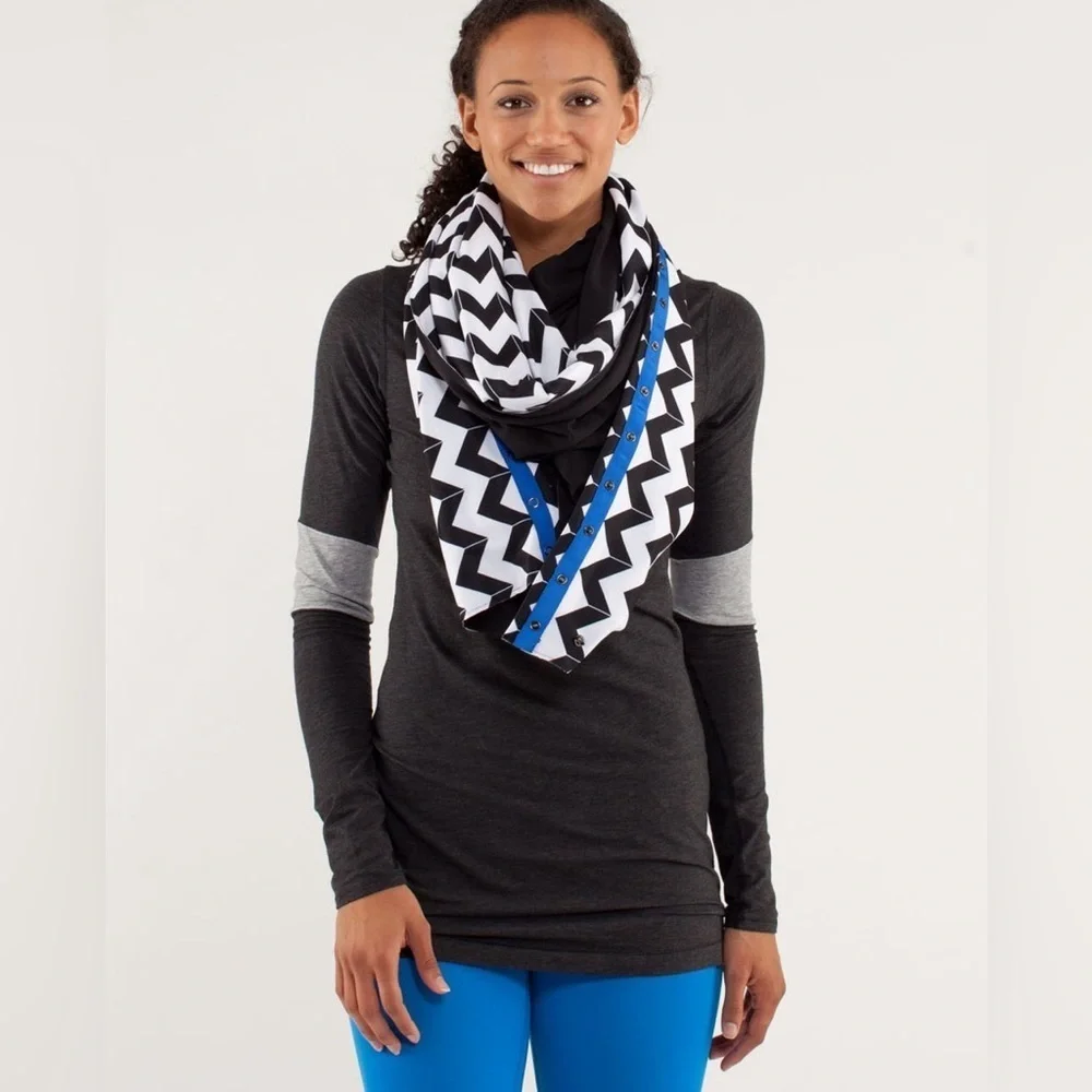 Lululemon Vinyasa Scarf Luon Light Arrow Chevron White Black Snap Button EUC OS